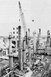 Figure 1-4: Construction of a Benzene Plant in Lima, Ohio (courtesy of Manitowoc Company, Inc.)